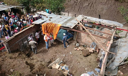 Seis personas mueren en un deslizamiento tierra en Loja