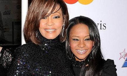 Hija de Whitney Houston se encuentra en coma inducido en hospital de EE.UU.