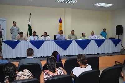 Cierre de colegio municipal de Flavio Alfaro continúa en debate