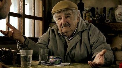 Mujica termina un mandato de cambios sociales y gestos humanitarios