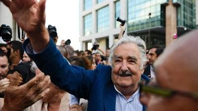 Mujica, aclamado y aplaudido por su pueblo en su despedida como presidente