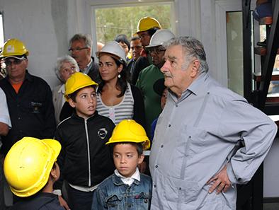 Mujica termina mandato  de cambios sociales