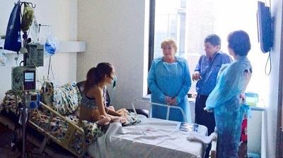 Bachelet visita a la joven enferma que le pidió autorización para morir