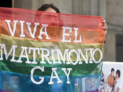 Padre de joven gay pide a Asamblea Nacional que se apruebe el matrimonio homosexual