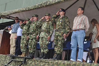 Militares van a negociar con las FARC