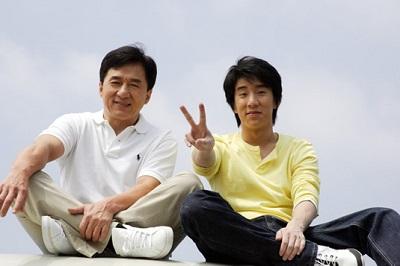 Jackie Chan bromea con la posibilidad de que su hijo regrese a la cárcel