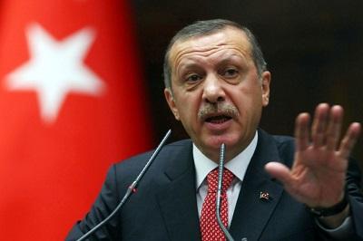 Multan al presidente turco por insultar la obra de un artista