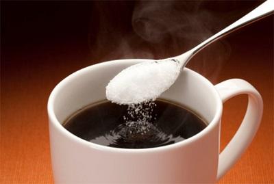 La OMS recomienda rebajar el nivel de azúcar a menos del 10 % de las calorías