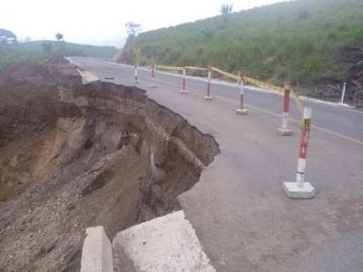 La vía  Coaque- Santa Teresa presenta daños