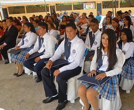 17 estudiantes culminan la educación secundaria