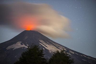 Crece la actividad en el volcán chileno Villarrica, que sigue en alerta naranja