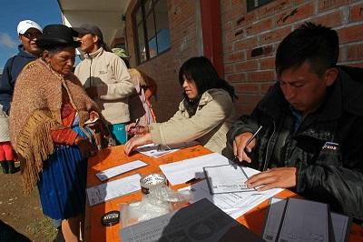 Un jurado electoral muere de un infarto durante los comicios en Bolivia