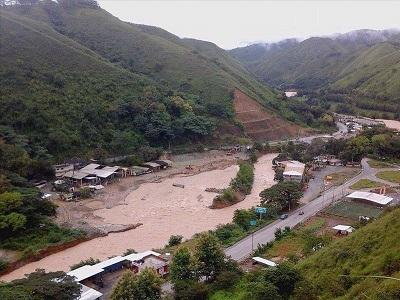 Fuertes lluvias dejan al menos 17 muertos en Ecuador
