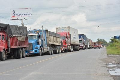 Alóag-Santo Domingo: Vehículos circulan por la vía luego de 21 días