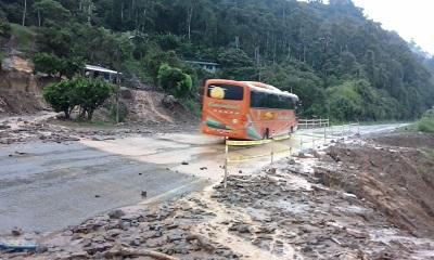 Vía Alóag-Santo Domingo es cerrada por fuertes lluvias