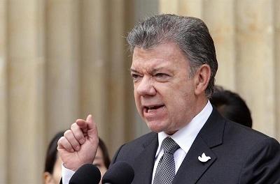 Presidente de Colombia recibe fuertes abucheos en carrera de homenaje a militares