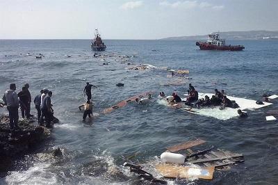 Al menos tres muertos al encallar embarcación con 200 inmigrantes en Grecia
