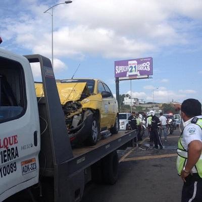 Accidente de tránsito en la vía Puerto-Aeropuerto deja dos heridos