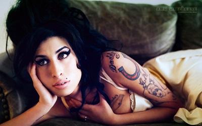 La familia de Amy Winehouse califica de 'engañoso' un documental sobre su vida