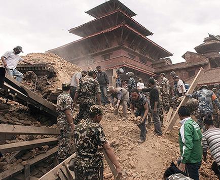 Más de 2 mil muertos y 6 mil heridos en Nepal