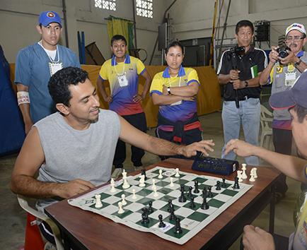 Participan en torneo para personas con discapacidad