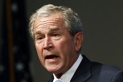 Bush critica la política de Obama hacia Irán y su estrategia contra el EI