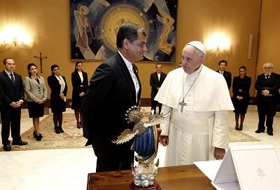 El papa y Rafael Correa se reúnen para ultimar detalles de visita a Ecuador