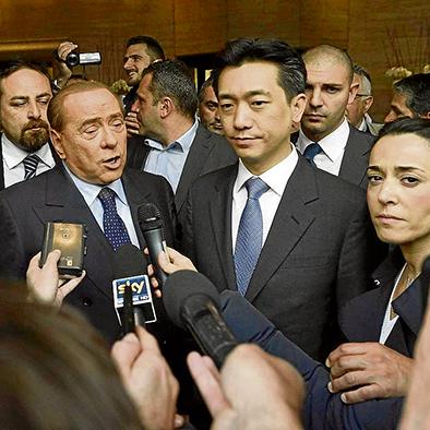 Berlusconi negocia  La venta del ac milan