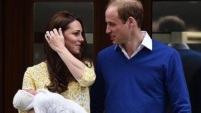 La reina Isabel II conoce a su nueva bisnieta, la princesa Charlotte