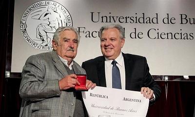 Mujica es investido doctor Honoris Causa por la Universidad de Buenos Aires