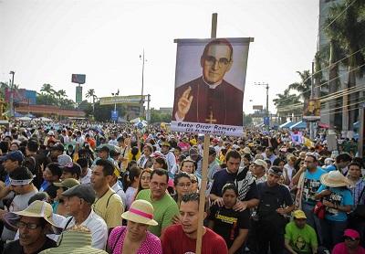 Romero fue capaz de 'ver y oír el sufrimiento de su pueblo', dice el Papa
