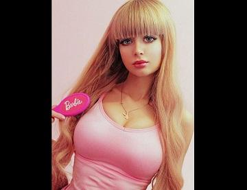 Angélica Kenova, la joven rusa que fue criada como una muñeca Barbie