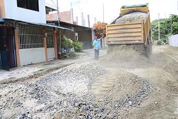 Arreglan calles de cooperativa Río de Oro