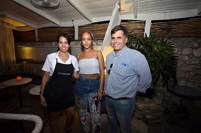 Rihanna, de visita en Cuba, baila son y prueba comida criolla