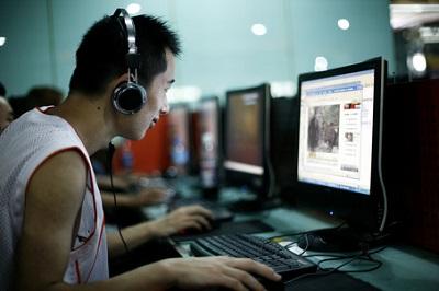 China defiende libertad de ciudadanos en internet, mientras aumenta represión