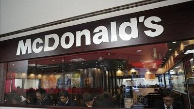McDonald's meterá niños en la cocina para recuperar confianza en los japoneses