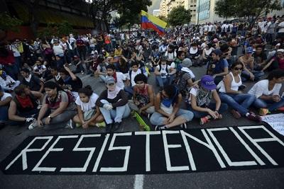 Un 76 % de los españoles cree que Maduro no resolverá la crisis en Venezuela