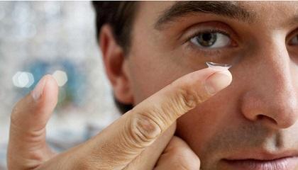 Tome precauciones con los lentes de contacto