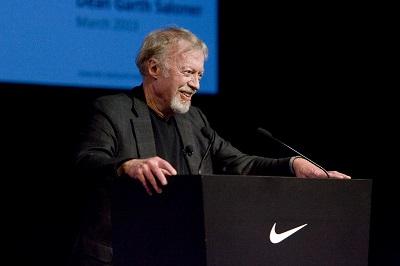 El cofundador de Nike anuncia su salida del consejo de administración