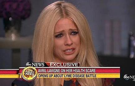 Avril lavigne llora por su enfermedad