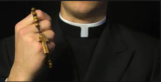 Correa cree que el celibato 'debería ser opcional' en la Iglesia católica
