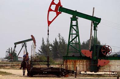 El precio del petróleo cae un 7,7 %, hasta $ 52,53