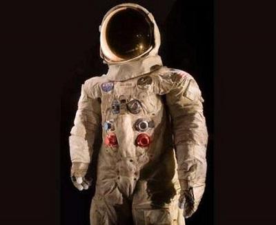 Museo busca 500 mil dólares para restaurar el traje de Neil Armstrong