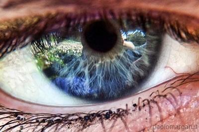 Un ojo biónico devuelve la visión a un británico con degeneración macular