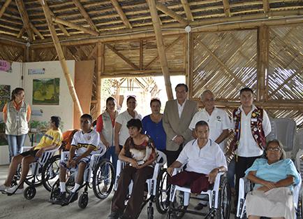 Club Rotario dona sillas de ruedas
