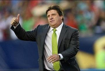 Periodista deportivo acusa de agresión al DT de la selección de México