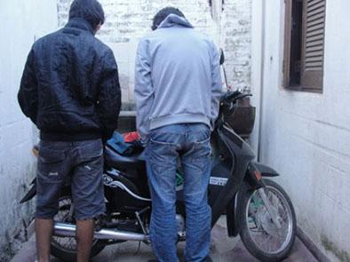 Dos motocicletas más caen en poder de los ladrones