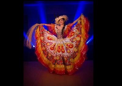 La manabita Camila Marañón, ganadora del mejor traje típico en el Miss World Ecuador