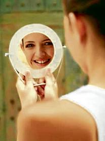 Crean  espejo  capaz de  detectar las  Enfermedades