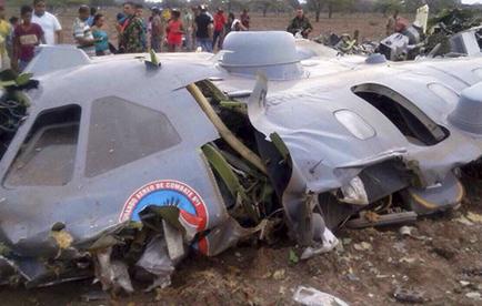 Investigan causas de accidente de avión  militar colombiano